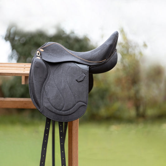 Kavalkade - Cork-Dressage Saddle "CORVINA" - side view on a wooden stand